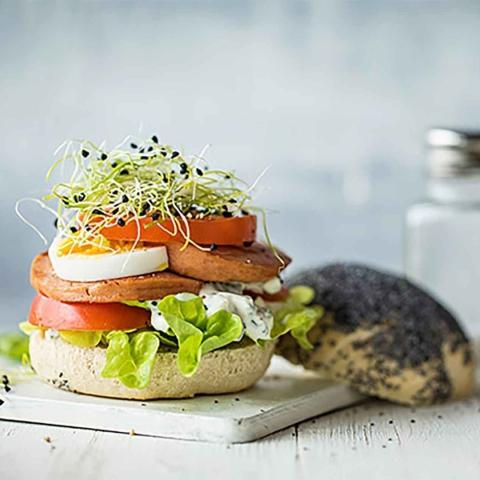 Hero Burger avec le fromage d’Italie surfin